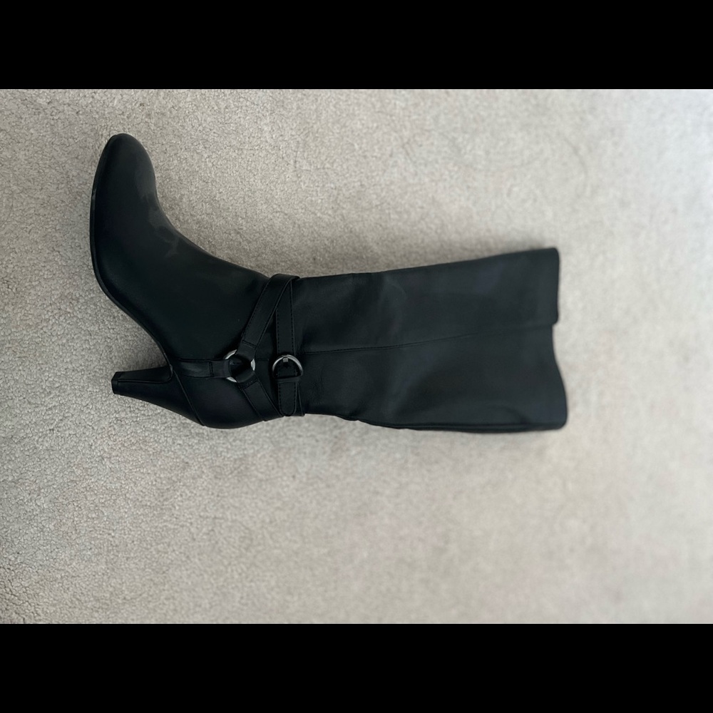 Black boots. Extra zip for bigger calves. Never wore them. Sitting in my closet